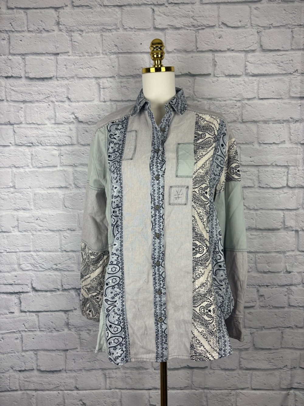 Free People "All Patched Up" chambray button-down shirt size XS - Picture 2 of 9